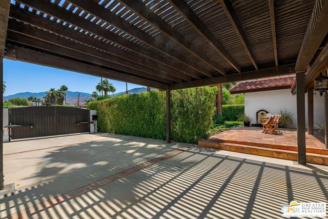 284 E Ocotillo Avenue, Palm Springs CA: https://media.crmls.org/mediaz/fb813895-996e-4a81-9725-5750cf529299.jpg