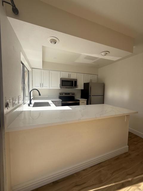 Detail Gallery Image 5 of 20 For 1317 Caminito Gabaldon #H,  –,  CA 92108 - 2 Beds | 1/1 Baths