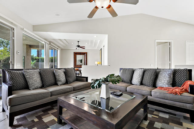 2450 Quincy Way, Palm Springs CA: https://media.crmls.org/mediaz/fb81cac0-6e71-4cc4-aaeb-3808cd16e9a8.jpg