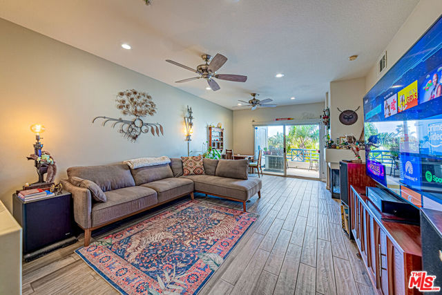 415 Townsquare Lane, Huntington Beach CA: https://media.crmls.org/mediaz/fb823309-88e2-4e15-a074-0b0b40516756.jpg