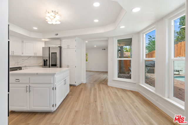 19555 Oxnard Street, Tarzana CA: https://media.crmls.org/mediaz/fb83412e-425f-4597-9db4-026fdee2e682.jpg