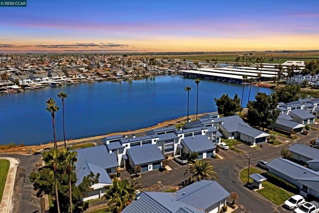 5727 Cutter Loop, Discovery Bay CA: https://media.crmls.org/mediaz/fb839375-1363-4c2d-9b5c-7974c4845ada.jpg