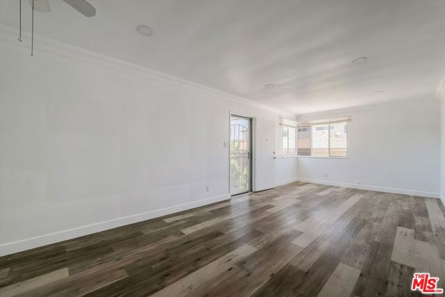 7852 Flight, Los Angeles CA: https://media.crmls.org/mediaz/fb83e3ba-7438-4a7e-b34e-d5fab5757259.jpg