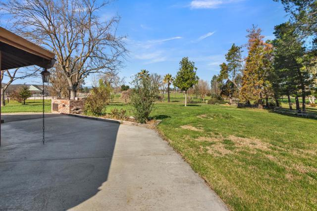 50145 Adobe Place, Lockwood CA: https://media.crmls.org/mediaz/fb842f14-73ff-4f69-b046-98cc83f2d74e.jpg