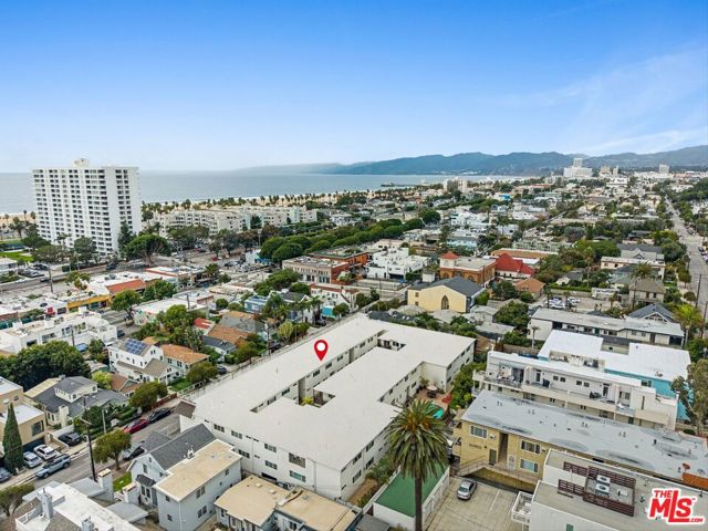 2721 2nd Street, Santa Monica CA: https://media.crmls.org/mediaz/fb843520-e7e5-4c92-9941-795e2d97d17d.jpg