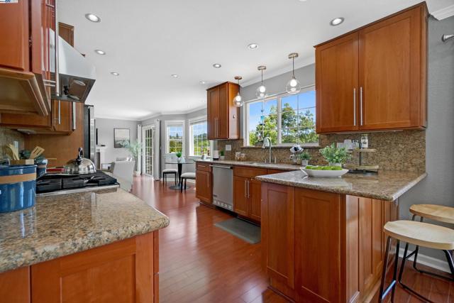 24948 Campus Dr, Hayward CA: https://media.crmls.org/mediaz/fb84498e-9156-4036-a201-9bcb357bf5b5.jpg