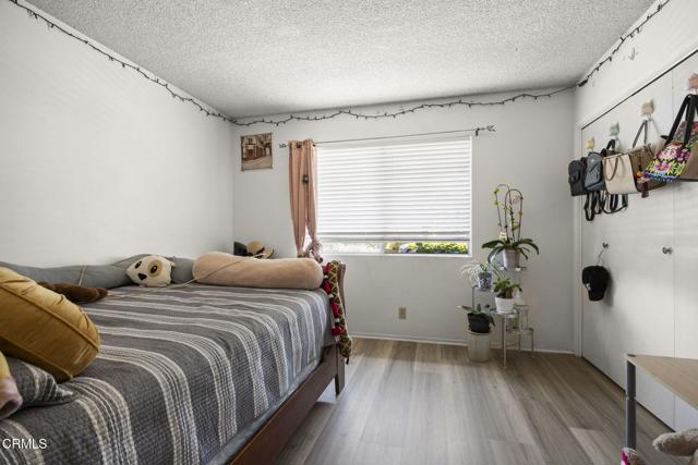1401 Glenwood Drive, Oxnard CA: https://media.crmls.org/mediaz/fb851f7b-216b-4f18-9ff4-7530de0eed3c.jpg