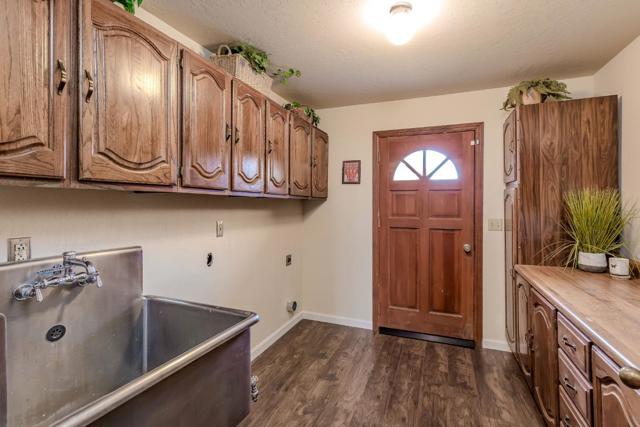 16420 Soda Springs Road, Los Gatos CA: https://media.crmls.org/mediaz/fb853a1c-1ced-4bbc-82cf-e4704885fc9b.jpg