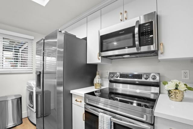 Detail Gallery Image 5 of 39 For 9543 Cottonwood Ave a,  Santee,  CA 92071 - 2 Beds | 1/1 Baths