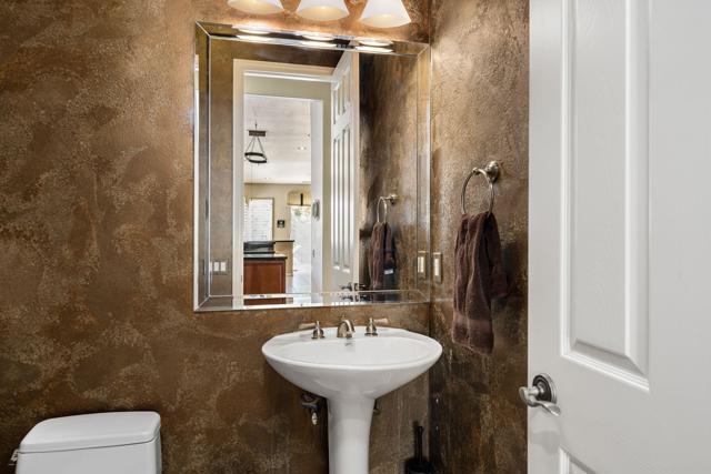 4 Hillcrest Drive, Palm Desert CA: https://media.crmls.org/mediaz/fb85c885-96c0-4a28-819e-45a8e34b8963.jpg