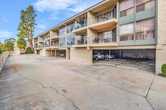 2507 Navarra Dr, Carlsbad CA: https://media.crmls.org/mediaz/fb85d7a2-64f6-48e9-9e6b-f33aa9f1e257.jpg