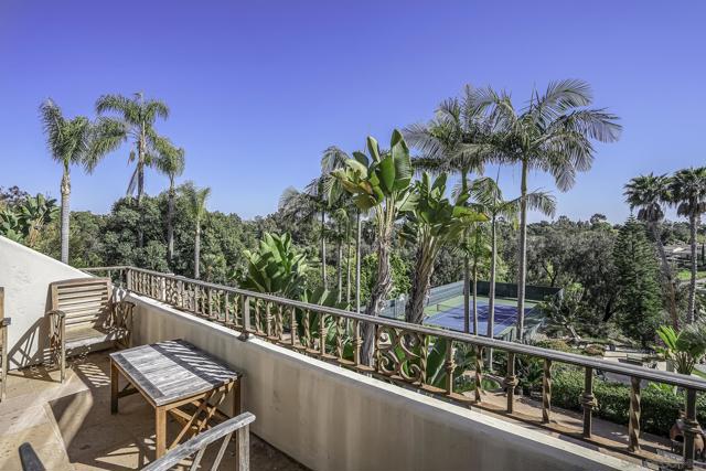 5305 La Crescenta, Rancho Santa Fe CA: https://media.crmls.org/mediaz/fb862af1-13bd-48d2-acca-fc0bcad5d392.jpg