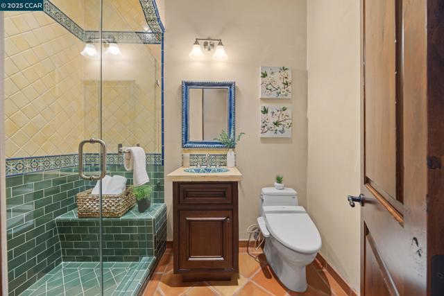 80 Rheem Blvd, Orinda CA: https://media.crmls.org/mediaz/fb867afc-cf34-4fd4-aade-103f9a849845.jpg