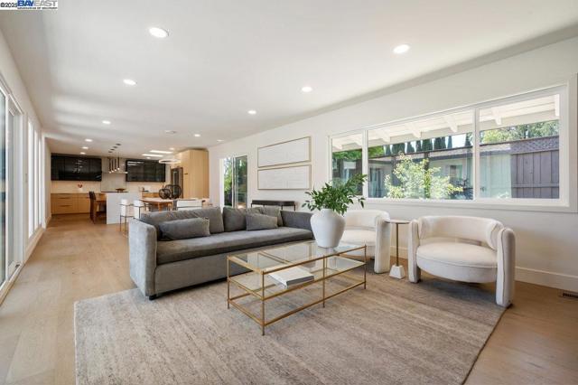 2662 Tuliptree Ln, Santa Clara CA: https://media.crmls.org/mediaz/fb8684c6-ff22-4cb8-b183-de9de68b8c07.jpg
