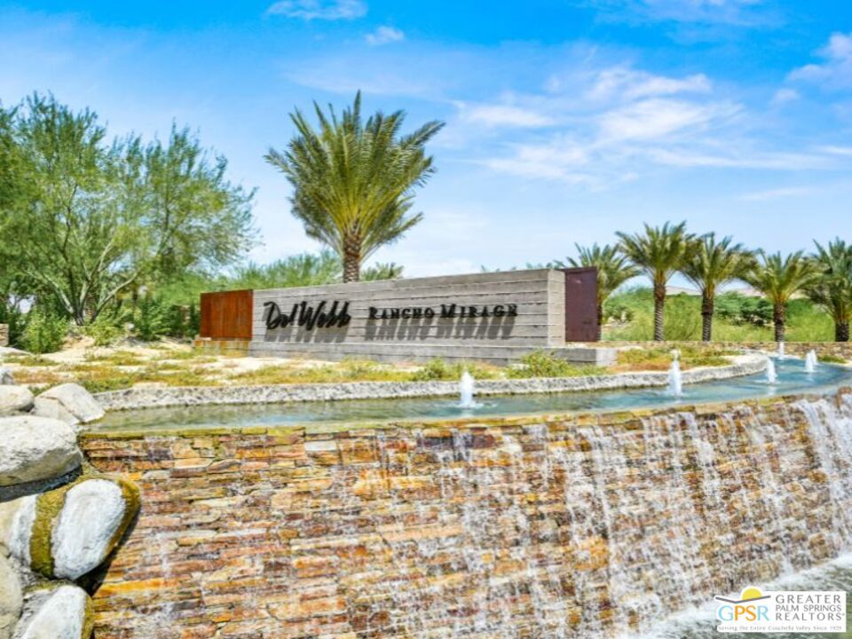 https://media.crmls.org/mediaz/fb86f477-20f2-400f-bf07-695628978f7c.jpg?preset=X-Large