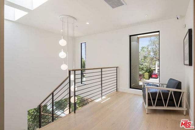 2115 Walnut Avenue, Venice CA: https://media.crmls.org/mediaz/fb86f9fe-8007-4601-8a1c-9035413ccce0.jpg