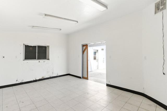 541 Diamond Avenue, South San Francisco CA: https://media.crmls.org/mediaz/fb8704f3-5f58-4304-9740-72a22e018bac.jpg