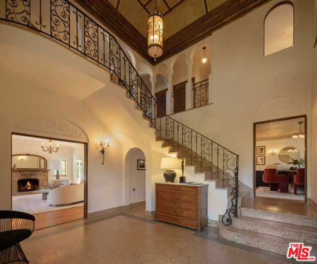 205 S Lomita Avenue, Ojai CA: https://media.crmls.org/mediaz/fb871c51-d87d-4b07-8ce2-859ff06266dc.jpg