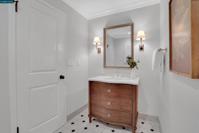 2345 San Miguel Dr, Walnut Creek CA: https://media.crmls.org/mediaz/fb87280c-9e02-46a0-b3cc-d727dfac5ecf.jpg