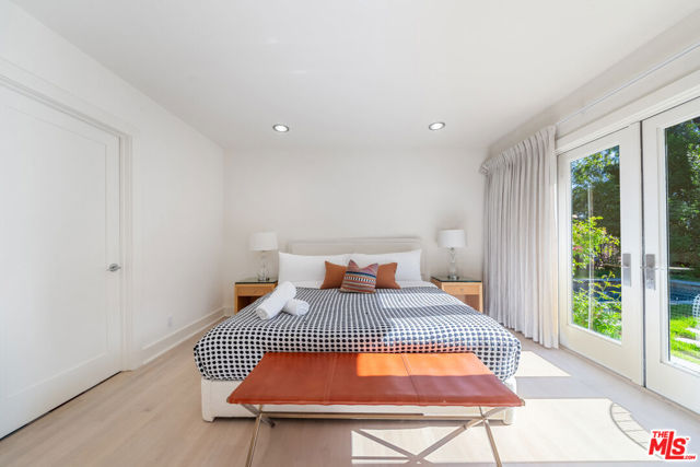10148 Angelo Circle, Beverly Hills CA: https://media.crmls.org/mediaz/fb88a7e7-af11-476b-969c-4721b0da091e.jpg