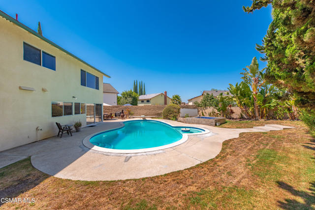 1589 N Alva Circle, Simi Valley CA: https://media.crmls.org/mediaz/fb88c6b4-85bf-4520-9378-65fffc8c61a0.jpg
