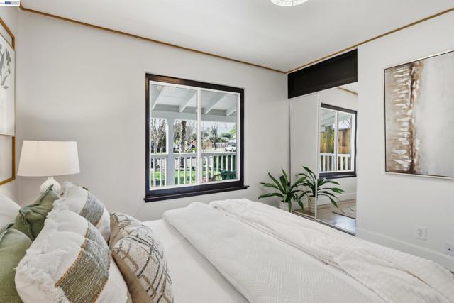 Image 25 of 39 For 4972 Minas Dr