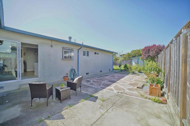 335 Grove Street, Half Moon Bay CA: https://media.crmls.org/mediaz/fb899ff0-9735-4697-9ea7-c595c488cbbf.jpg