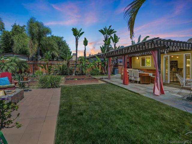 1080 Aloha Dr, Encinitas CA: https://media.crmls.org/mediaz/fb89d644-68c3-4ba8-9f7f-3e2641eabf13.jpg