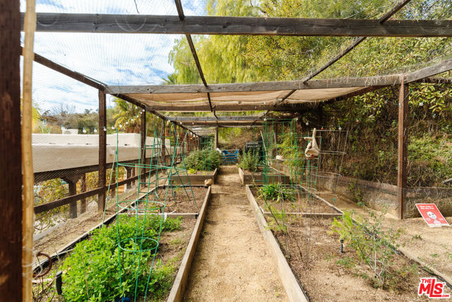 2865 Marquette Drive, Topanga CA: https://media.crmls.org/mediaz/fb89e84d-e85b-4ab3-89b1-1bc532c59fe6.jpg