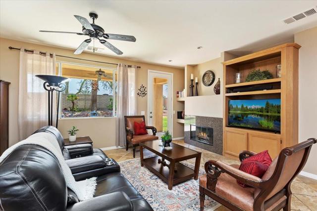 42330 Bridges Court, Indio CA: https://media.crmls.org/mediaz/fb89ece0-f3d7-4de9-b099-d979515a1e69.jpg