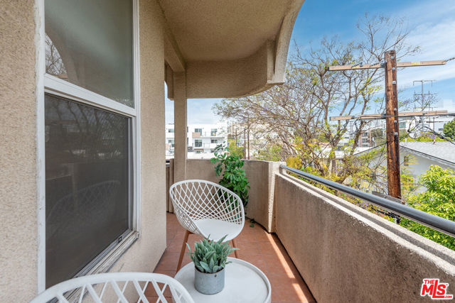 1914 Selby Avenue, Los Angeles CA: https://media.crmls.org/mediaz/fb8a4d14-f40a-4abd-89a8-df443d77eb8b.jpg
