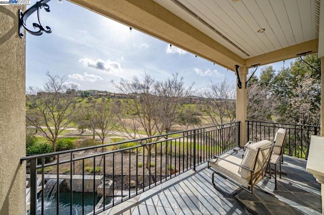 1569 Via Di Salerno, Pleasanton CA: https://media.crmls.org/mediaz/fb8a8cac-2f64-4c79-9ae3-95db947498d6.jpg
