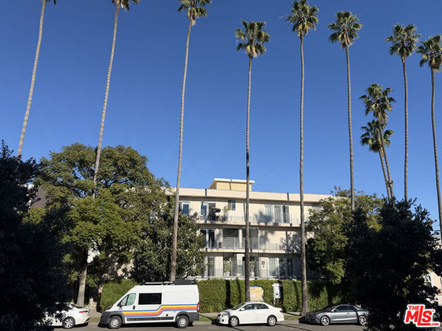 843 4th Street, Santa Monica CA: https://media.crmls.org/mediaz/fb8ab8bd-d81c-469c-af9e-4afe16d67b70.jpg