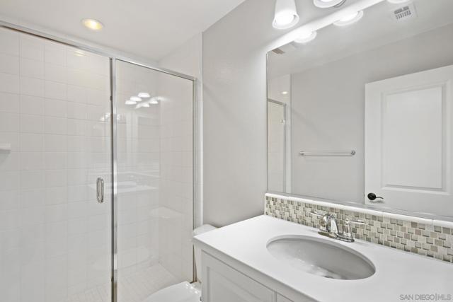 16206 Veridian Cir, San Diego CA: https://media.crmls.org/mediaz/fb8ad160-888e-4d62-a073-1955b73a49b1.jpg