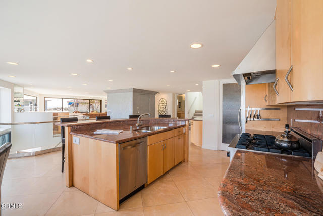 3300 Ocean Drive, Oxnard CA: https://media.crmls.org/mediaz/fb8c17d8-d403-4c78-a3b1-8de9cabec5f1.jpg