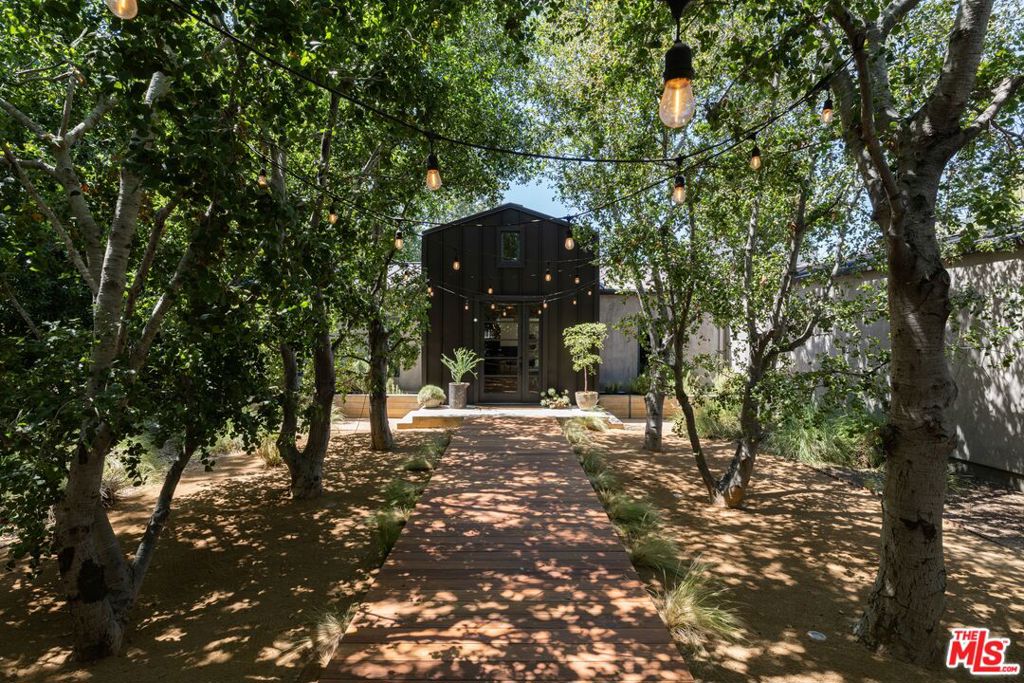 226 S Rimpau Boulevard