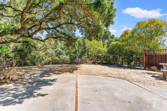 1890 Morello Ave, Pleasant Hill CA: https://media.crmls.org/mediaz/fb8d0c67-2563-47bb-8d21-d6c5badb94f8.jpg