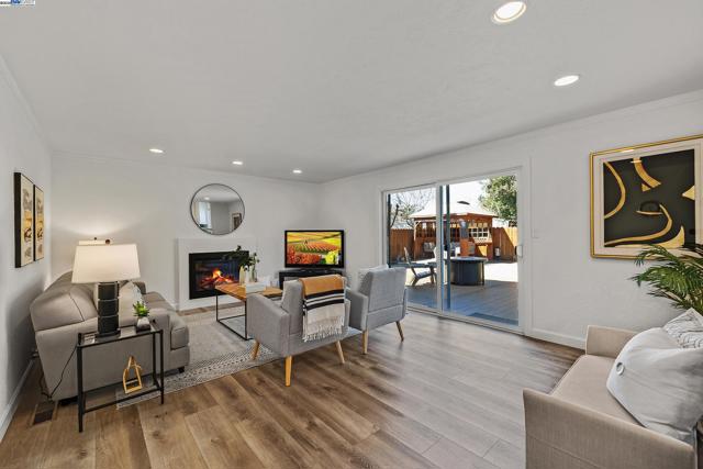 3641 Shenandoah Ct, Pleasanton CA: https://media.crmls.org/mediaz/fb8d677e-8f06-41b5-b9d8-8e3885f090c4.jpg