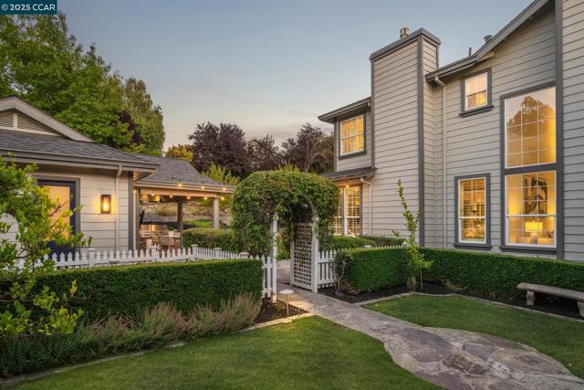 51 Brightwood Cir, Danville CA: https://media.crmls.org/mediaz/fb8dab61-43b8-4b48-99f1-1de936d01eac.jpg