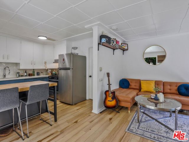 6921 Paseo Del Serra Drive, Los Angeles CA: https://media.crmls.org/mediaz/fb8dd671-8e00-47b8-929b-99b8e091e6ad.jpg
