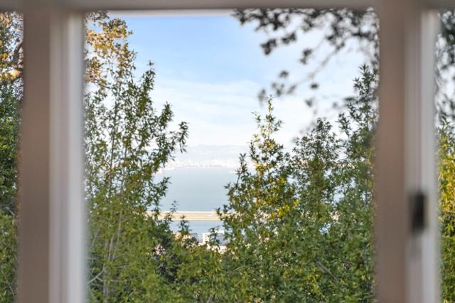 760 Chateau Drive, Hillsborough CA: https://media.crmls.org/mediaz/fb8dfcbc-a95f-47d4-a4e7-df32141e911e.jpg