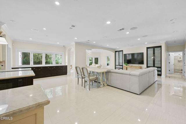 Detail Gallery Image 15 of 73 For 3263 New York Dr, Pasadena,  CA 91107 - 7 Beds | 5/1 Baths