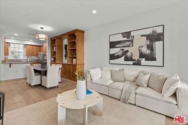 5935 Playa Vista Drive, Playa Vista CA: https://media.crmls.org/mediaz/fb8edd16-03d7-460b-a2b3-867437a8bd91.jpg