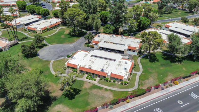 35970 Lindera Court, Rancho Mirage CA: https://media.crmls.org/mediaz/fb8efef7-be95-4ba6-984e-dcca7b08b5ee.jpg