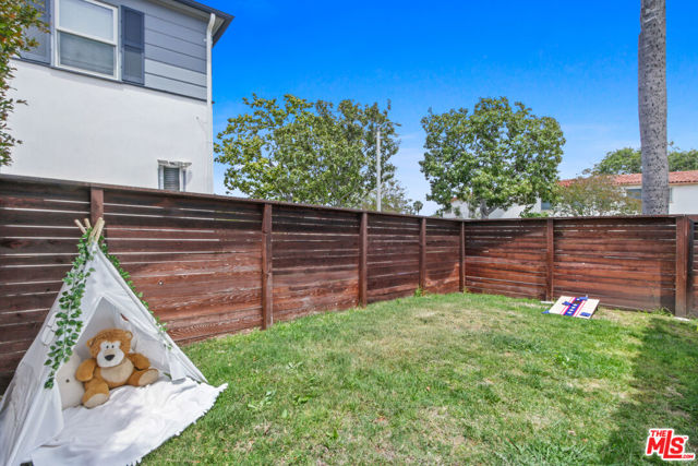 3691 Aureola Boulevard, View Park CA: https://media.crmls.org/mediaz/fb8f3b30-4177-4fb3-bd84-2896cabec9ab.jpg
