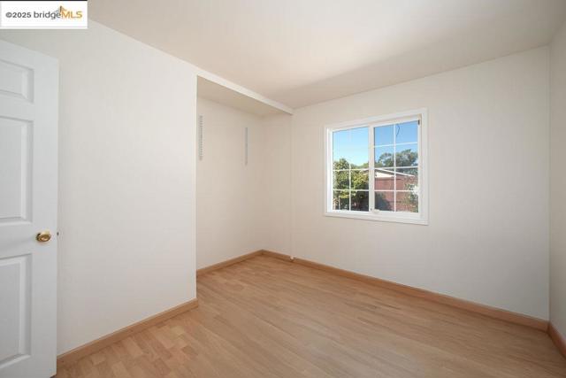 1651 Michael Dr, Pinole CA: https://media.crmls.org/mediaz/fb8fa71d-5846-467d-84ae-9693ae4f71bc.jpg