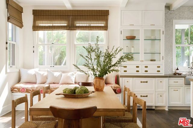 3949 Dixie Canyon Avenue, Sherman Oaks CA: https://media.crmls.org/mediaz/fb902059-c129-4dfc-9345-125f6a8b11e1.jpg