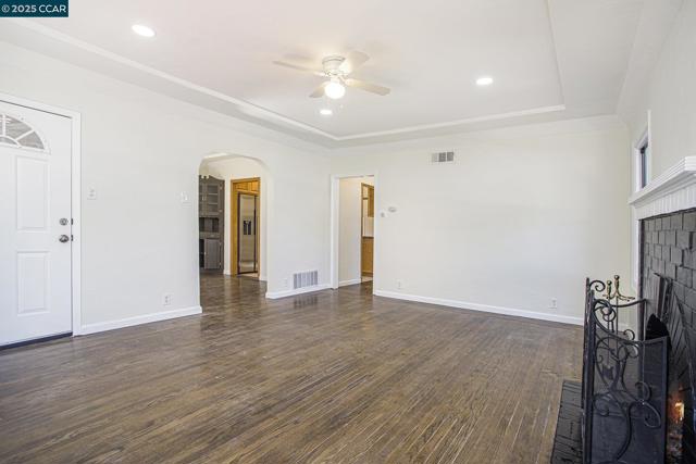 532 Central Ave, Pittsburg CA: https://media.crmls.org/mediaz/fb9107e1-f4fb-491b-a5cc-519918e17842.jpg