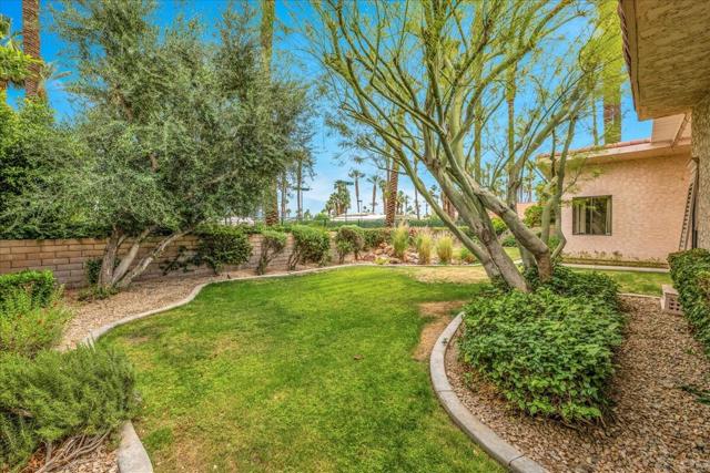 45 Lincoln Place, Rancho Mirage CA: https://media.crmls.org/mediaz/fb913228-db2d-4302-b702-f8e4303a3e20.jpg