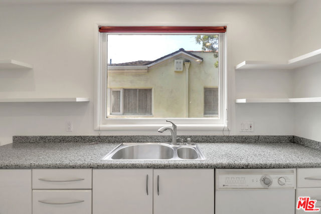 1107 Alfred, Los Angeles CA: https://media.crmls.org/mediaz/fb91846e-5698-416a-9457-f8e6ec79fb0f.jpg